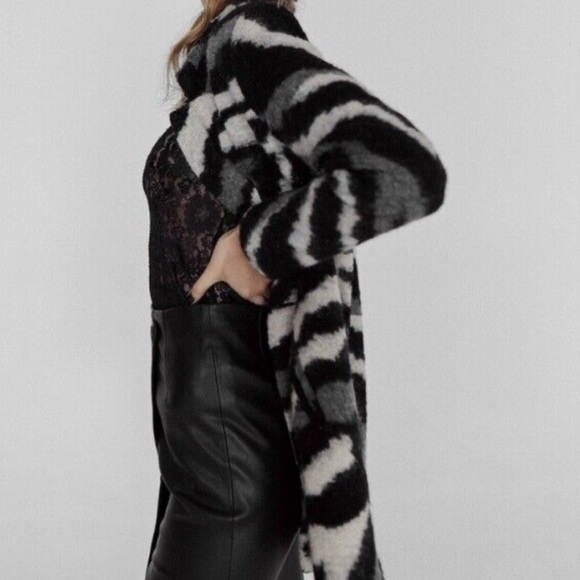 Stradivarius Zebra Print Jacket-size L - Picture 4 of 10